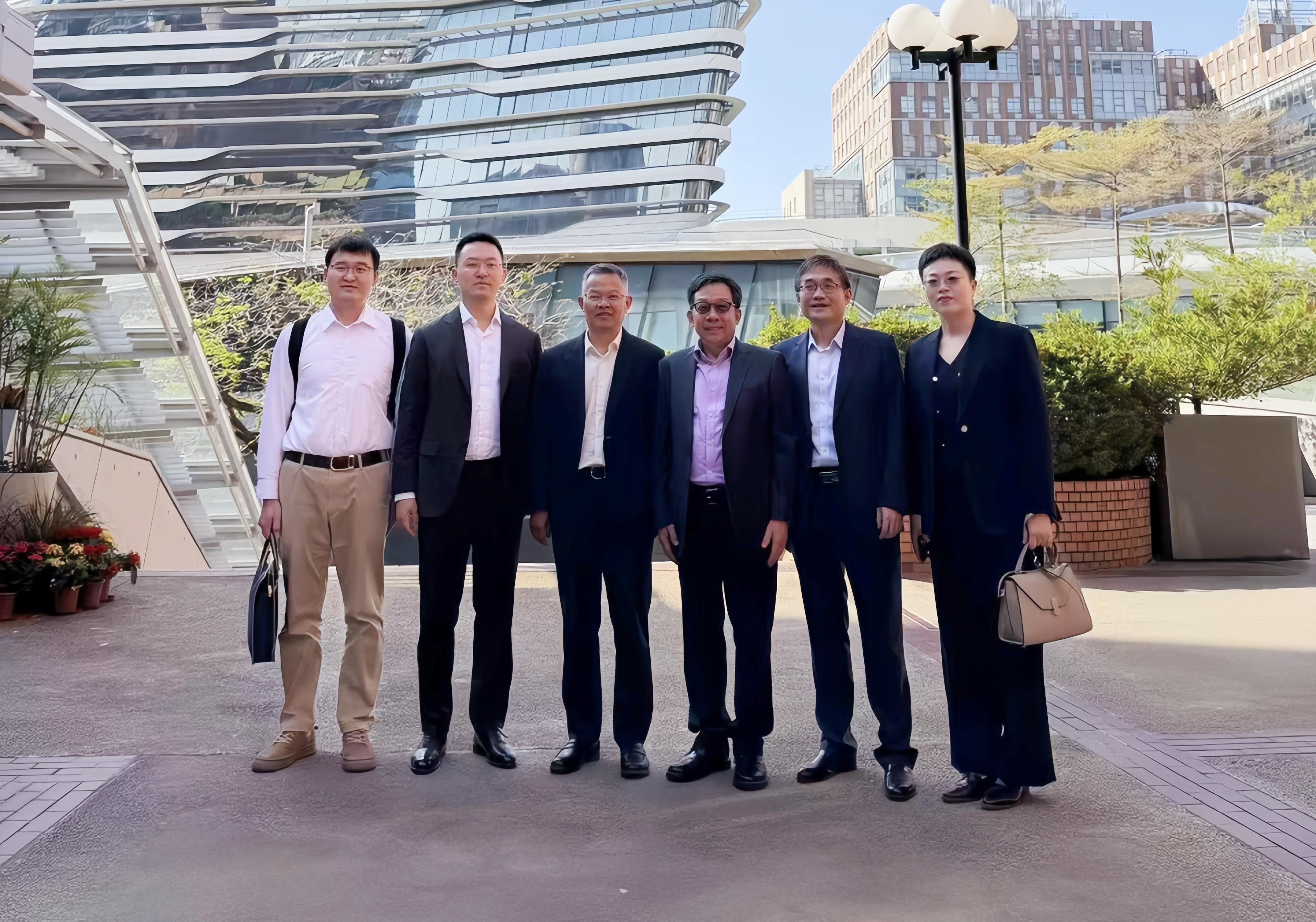 1764665960263039154.jpg 1764665960263039154.jpg